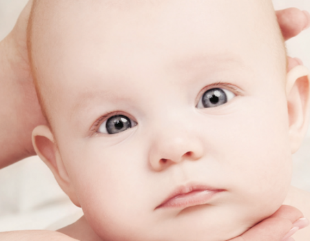 Comment prévenir le torticolis chez le bébé